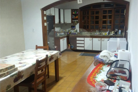 Sobrado à venda com 5 quartos, sendo 2 suítes, em Vila Rosália, Guarulhos, SP