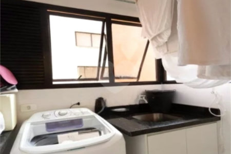 Apartamento à venda com 2 quartos, sendo 1 suíte, em Moema, São Paulo, SP