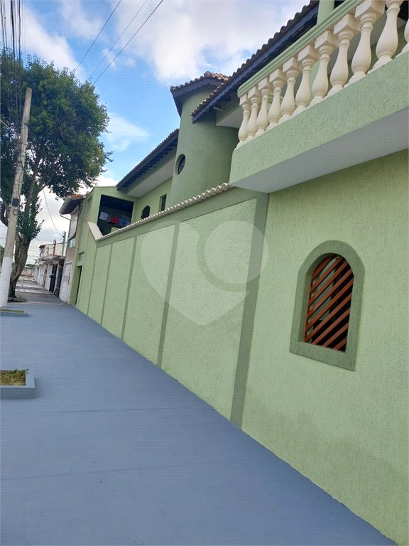 Casa à venda com 2 quartos, sendo 1 suíte, em Vila Maria de Maggi, Suzano, SP