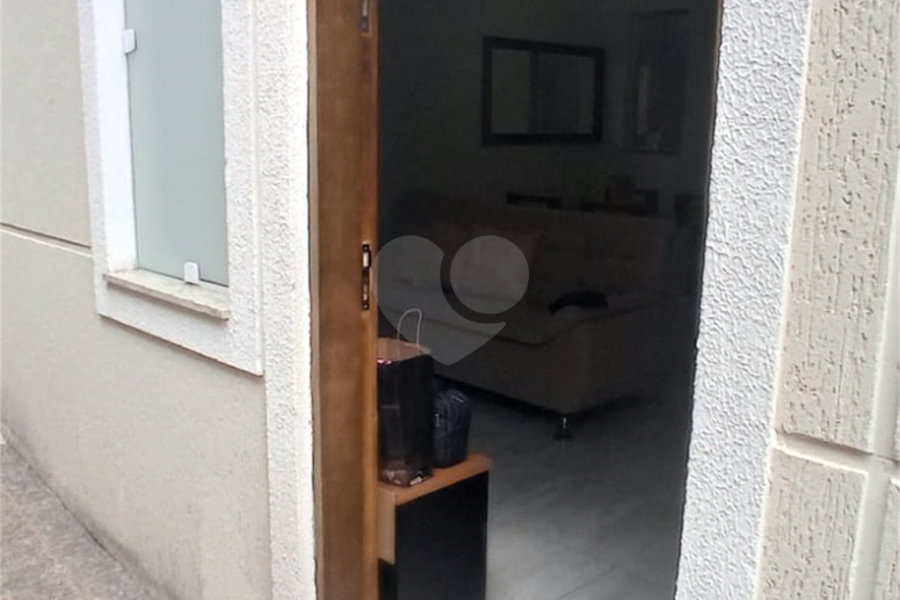 Casa à venda com 2 suítes no condomínio Residencial Pavoni I, São Paulo - SP