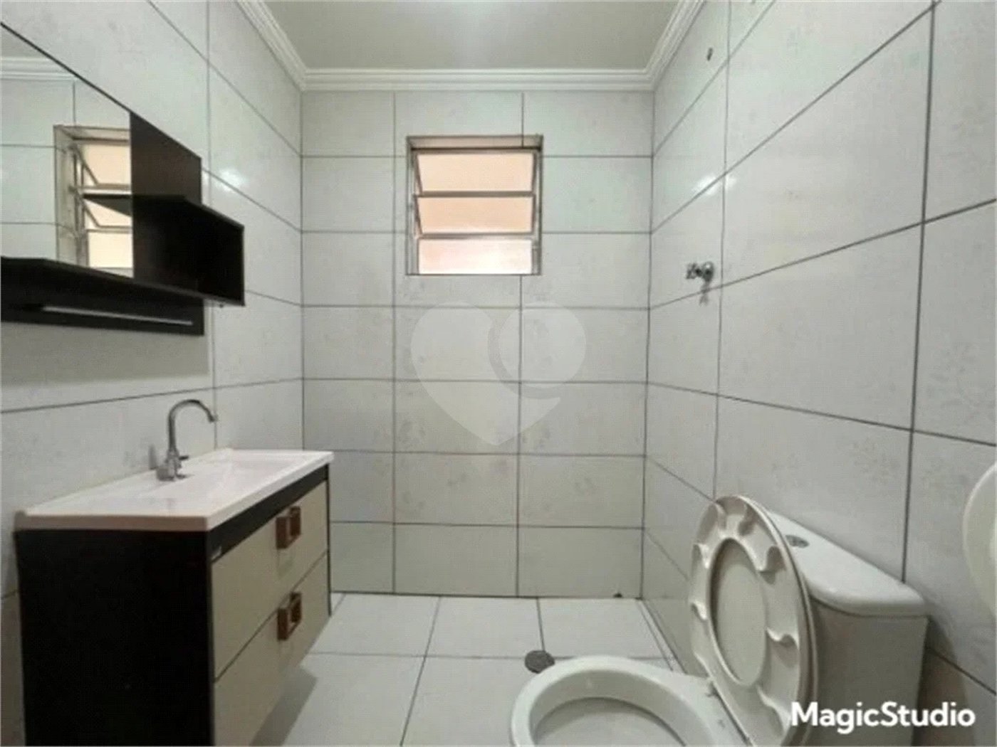 Casa com 200m² , 5 dormitórios , sendo 1 suíte , 3 vagas de garagem , à venda em Guarulhos.