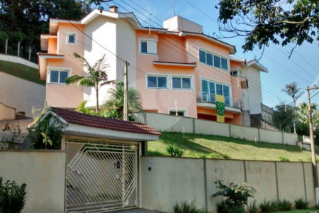 Lindíssima Casa em Condomínio no Arujá