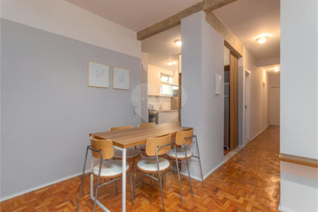 Excelente oportunidade para reformar e ficar com o apartamento dos seus sonhos!