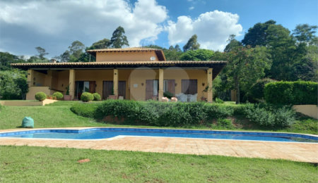 Casa à venda com 4 suítes no condomínio Vale da Santa Fé, Vinhedo - SP