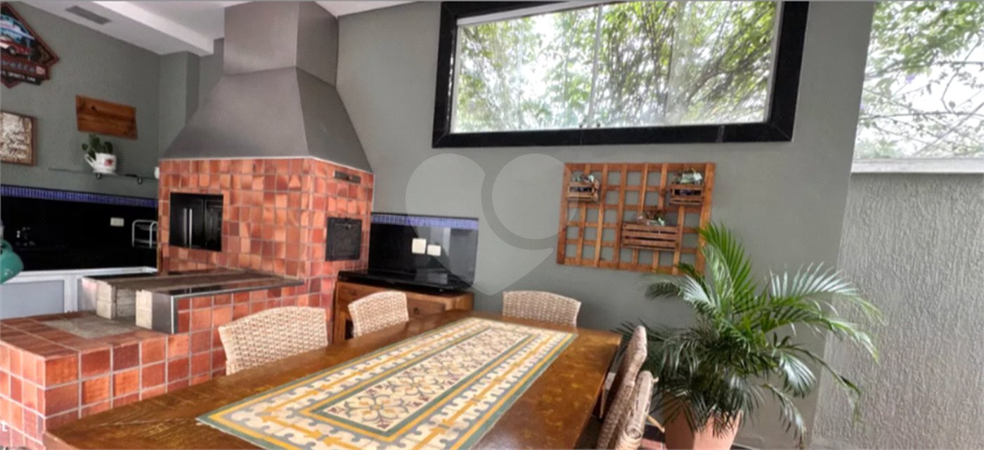 Casa à venda com 4 quartos, sendo 3 suítes,  no condomínio Vila das Flores, São Paulo - SP
