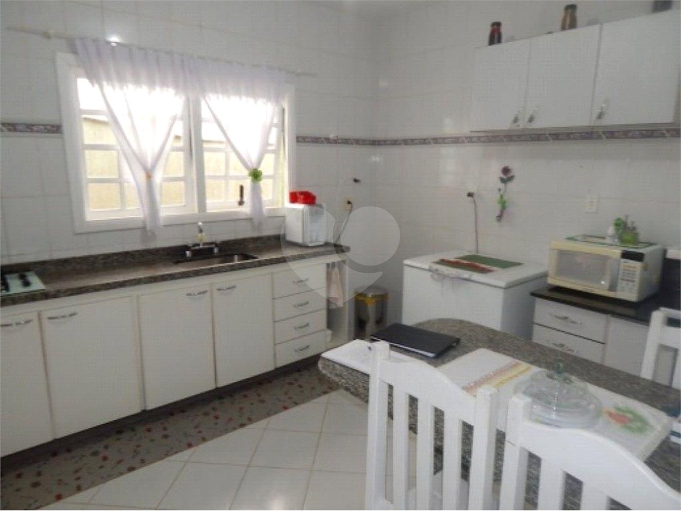 Casa à venda com 3 quartos, sendo 1 suíte,  em Vila Suissa, Mogi das Cruzes, SP