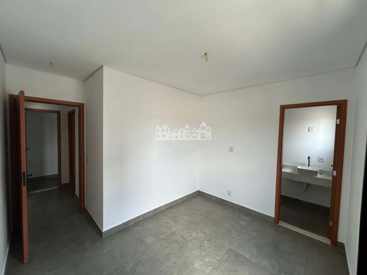 Apartamento à venda com 2 quartos, sendo 2 suítes, no Centro de Atibaia - SP