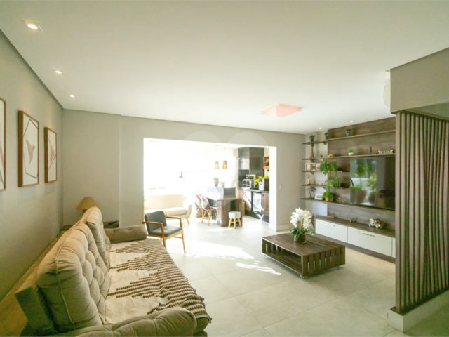 Apartamento à venda com 4 quartos, sendo 2 suítes,  em Tatuapé, São Paulo, SP