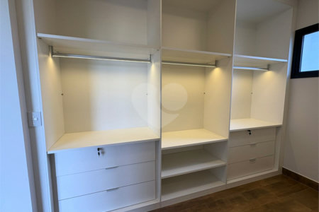 Casa à venda com 4 suítes no condomínio Portal dos Bandeirantes, Salto - SP