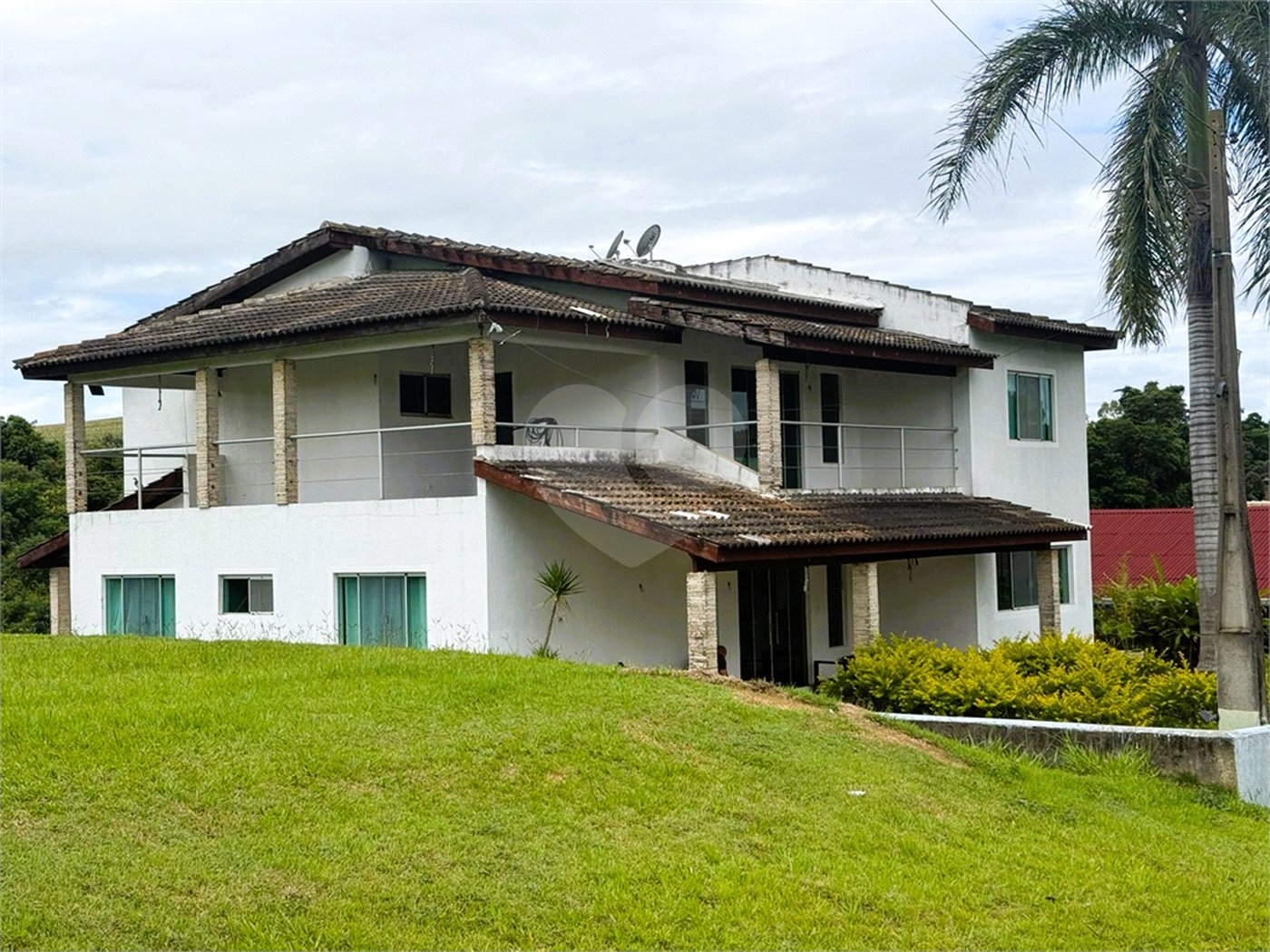 Casa à venda com 4 quartos, sendo 3 suítes, no condomínio Village da Serra, Araçoiaba da Serra - SP