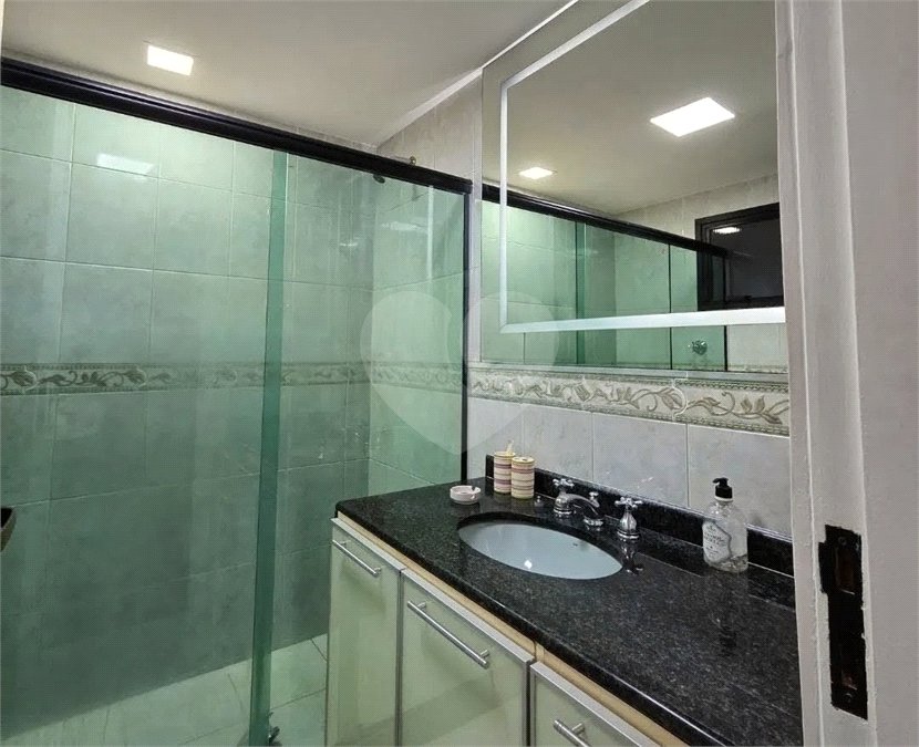 Apartamento à venda com 2 quartos, sendo 1 suíte,  em Laranjeiras, Rio de Janeiro, RJ
