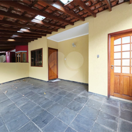 Casa à venda com 3 quartos, sendo 1 suíte, no condomínio Parque das Árvores, Sorocaba - SP