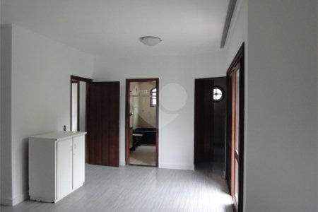 Sobrado à venda com 4 quartos, sendo 3 suítes, em Jardim São Bento, São Paulo, SP