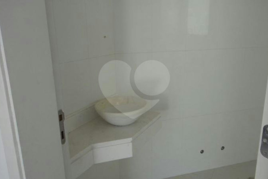 Casa à venda com 3 suítes no condomínio Villa Castanheira, São Paulo - SP