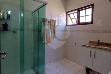 Casa à venda com 4 quartos, sendo 2 suítes,  em Vila Oliveira, Mogi das Cruzes, SP