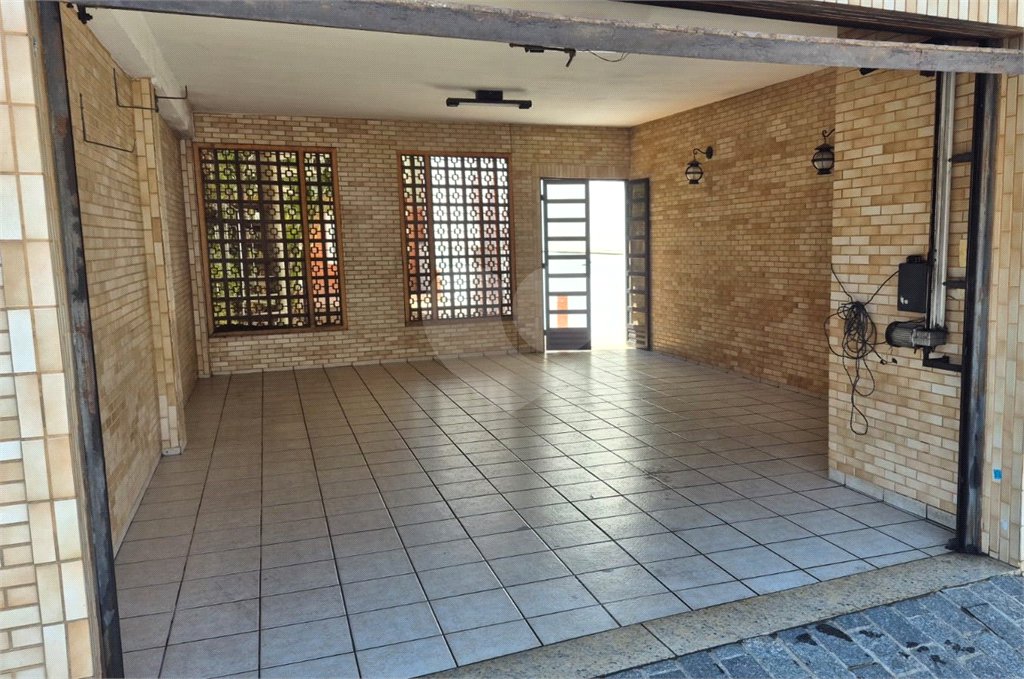 Casa residencial ou comercial com mais de 200m² na região do Jardim da Saúde em São Paulo - SP.