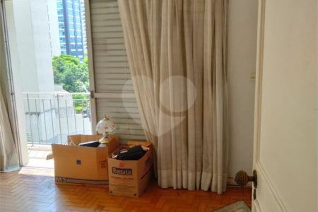 Apartamento à venda com 3 quartos, sendo 1 suíte,  em Aclimação, São Paulo, SP