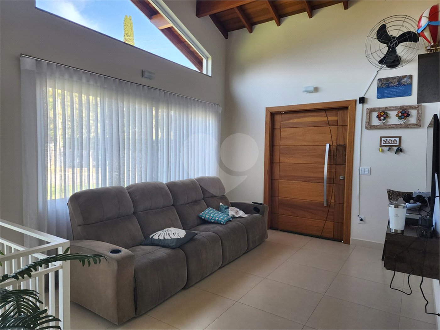 Casa à venda com 4 suítes no condomínio Shambala I, Atibaia - SP