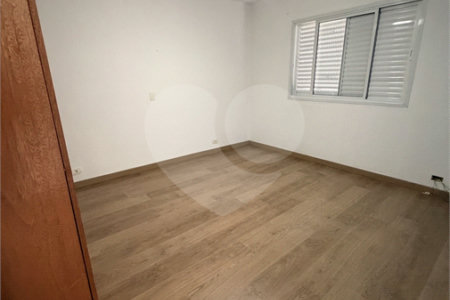 Sobrado à venda com 2 suítes em Vila Marari, São Paulo, SP
