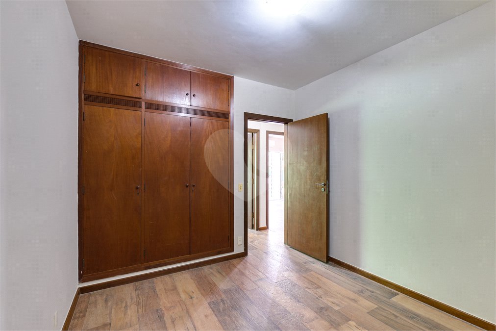Casa Térrea à venda com 4 quartos, sendo 2 suítes, em Alto da Boa Vista, São Paulo, SP
