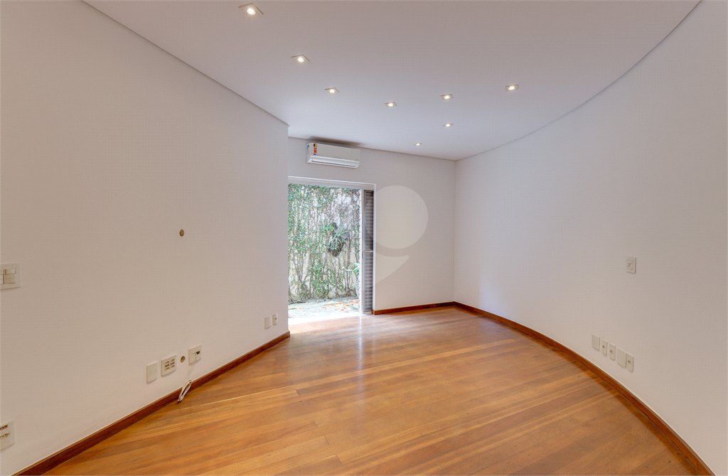 Casa Térrea à venda com 3 quartos, sendo 1 suíte, em Granja Julieta, São Paulo, SP