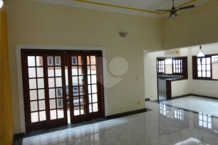 Casa à venda com 3 quartos, sendo 1 suíte, em Santa Marina, Valinhos, SP