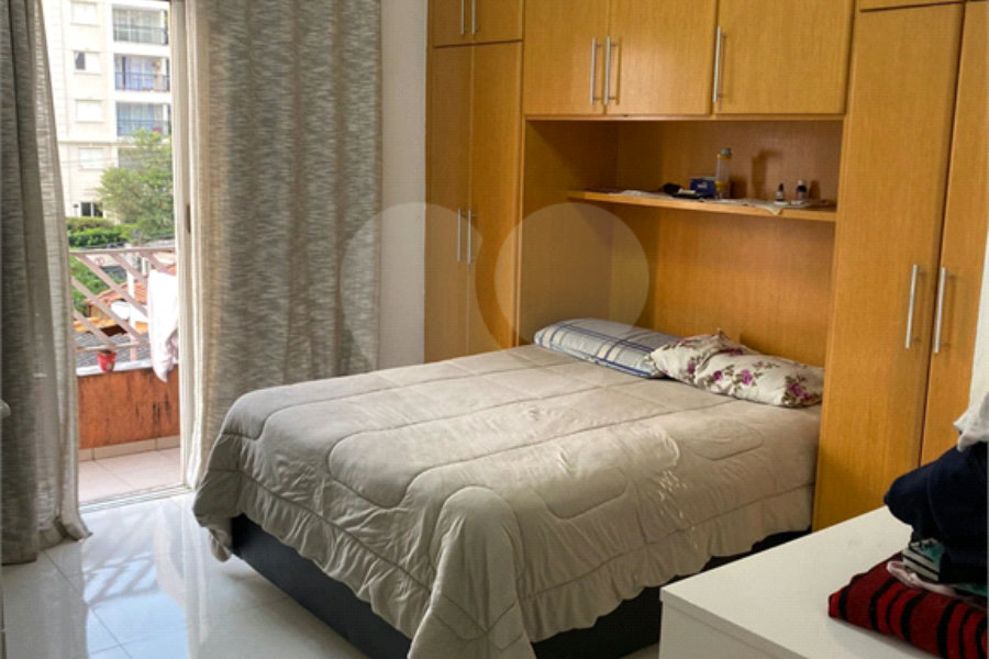 Casa à venda com 3 quartos, sendo 2 suítes, no condomínio Ibarra, São Paulo - SP