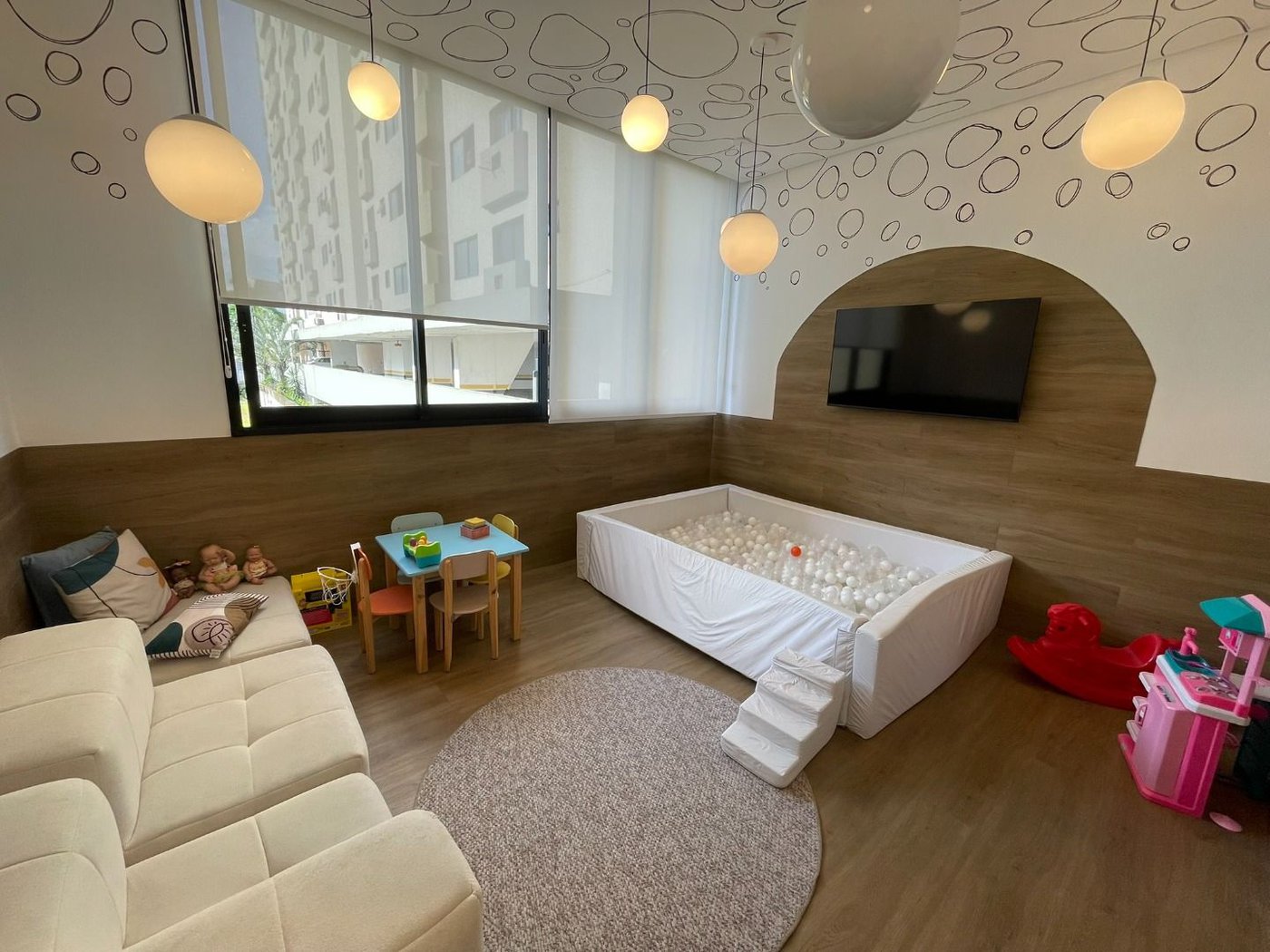 Apartamento 2 dormitórios (1 suíte), porteira fechada, 1 vaga demarcada, no José Menino, Santos