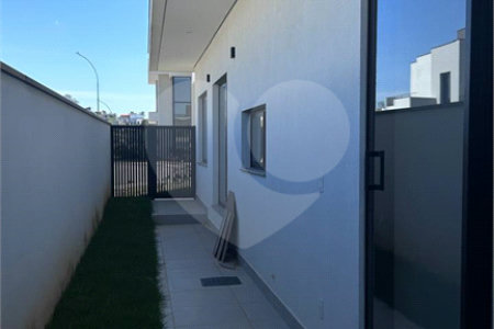 Casa à venda com 4 quartos, sendo 3 suítes, no condomínio Residencial Mont'alcino, Valinhos - SP