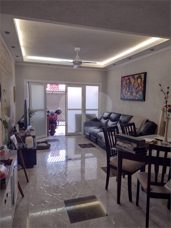 Casa à venda com 4 quartos, sendo 2 suítes, em Vila Gustavo, São Paulo, SP