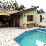 Casa à venda ou para alugar com 3 suítes em Vila Petrópolis, Atibaia, SP