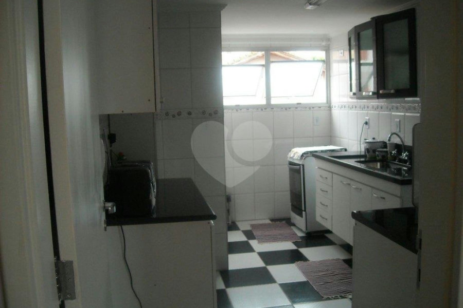 Apartamento à venda com 4 quartos, sendo 1 suíte, em Enseada, Guarujá, SP