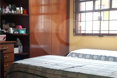 Casa à venda com 5 quartos, sendo 3 suítes,  em Vila Oliveira, Mogi das Cruzes, SP