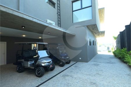 Casa à venda com 4 suítes no condomínio Villa dos Pinheiros, Indaiatuba - SP