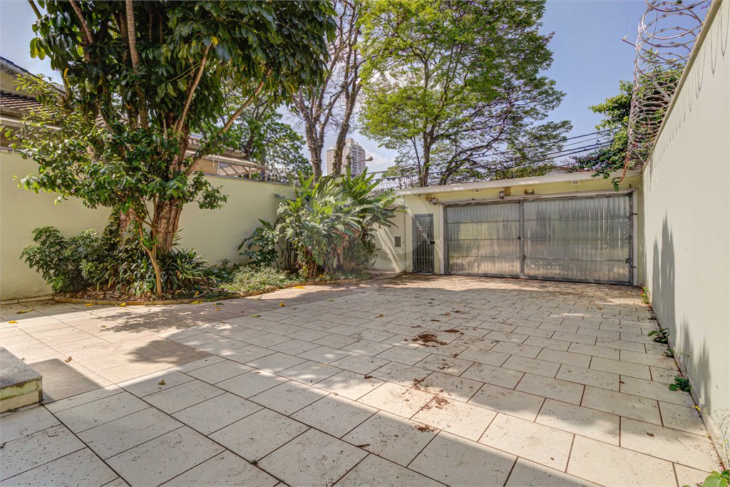 Sobrado à venda com 4 quartos, sendo 2 suítes,  em Brooklin, São Paulo, SP