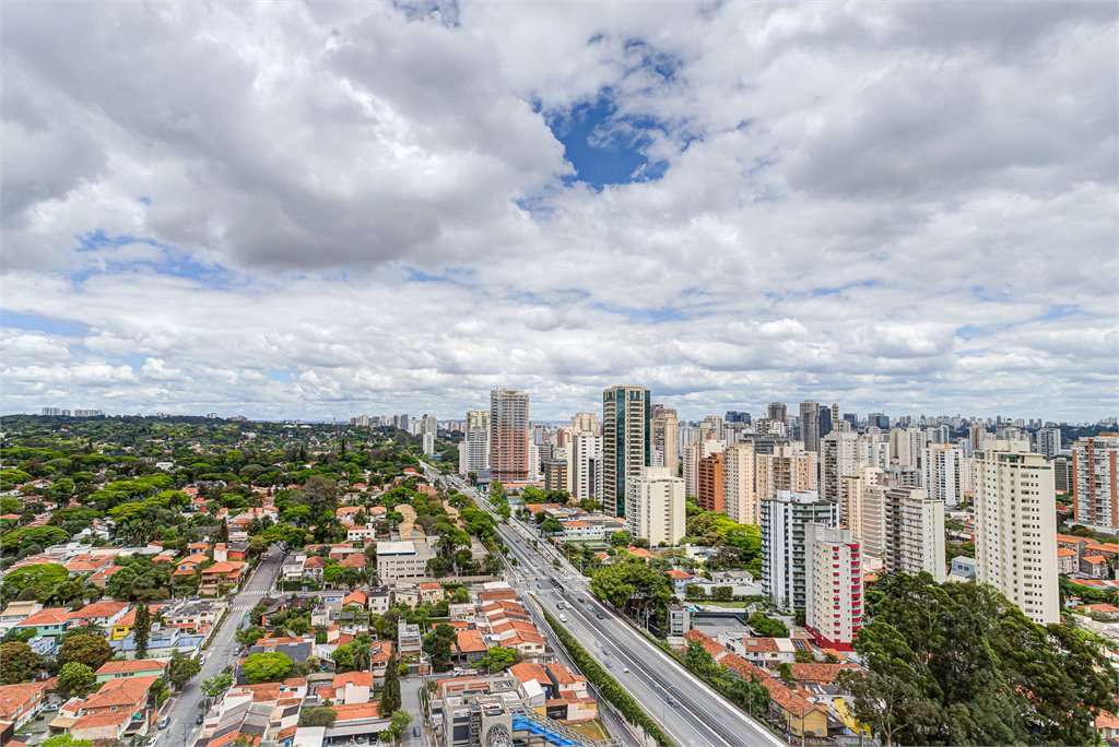 Apartamento à venda com 3 suítes em Campo Belo, São Paulo, SP