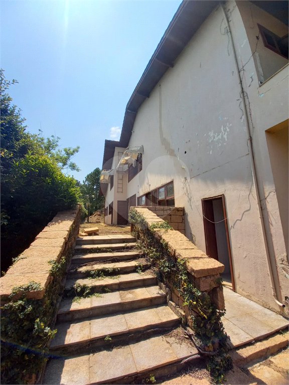 Casa à venda com 14 quartos, sendo 10 suítes, no condomínio Rua do Observatorio 2270, Vinhedo - SP