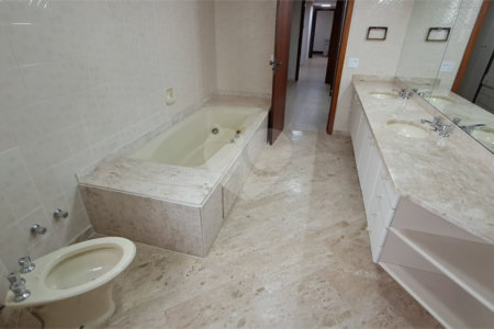 Apartamento para alugar com 4 quartos, sendo 3 suítes, em Santo Amaro, São Paulo, SP