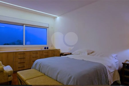 Casa à venda com 4 quartos, sendo 1 suíte, em Jardim Europa, São Paulo, SP