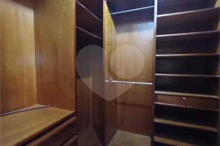 Casa à venda com 6 suítes no condomínio Portal da Raposo, Sorocaba - SP