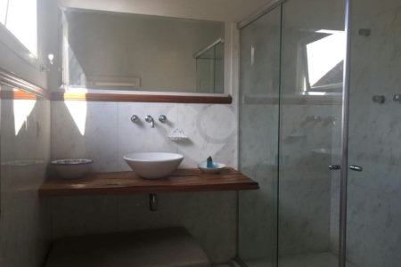 Casa à venda com 5 quartos, sendo 4 suítes, no condomínio Jardim Vitória Régia, São Paulo - SP