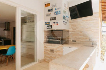 Casa à venda com 5 quartos, sendo 4 suítes, no condomínio Figueira Garden, Atibaia - SP