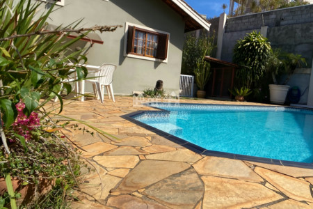Casa à venda com 3 quartos, sendo 1 suíte, com vista deslumbrante em Recreio Maristela, Atibaia