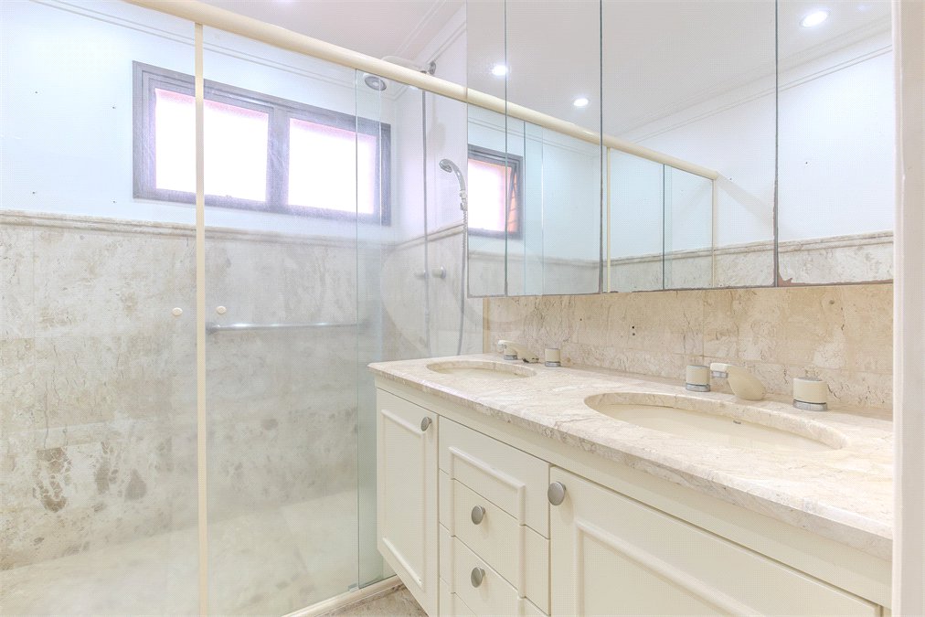 Apartamento à venda com 4 suítes em Moema, São Paulo, SP