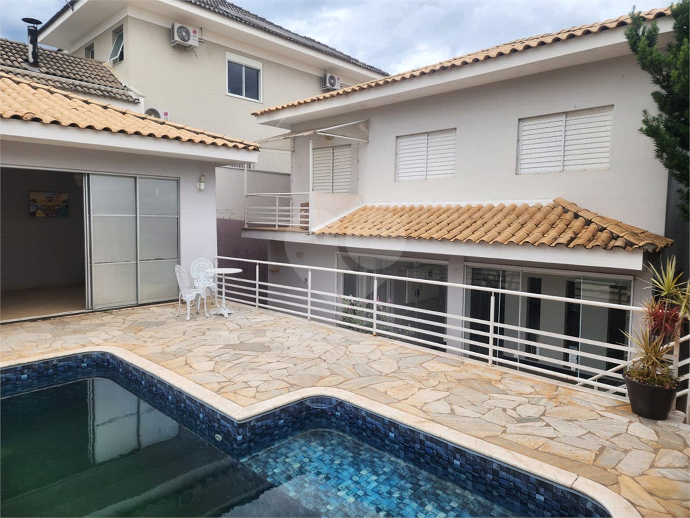 Casa à venda com 3 quartos, sendo 1 suíte, no condomínio Terras de São Francisco, Vinhedo - SP