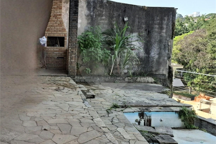 Casa à venda com 4 quartos, sendo 3 suítes, em Jardim São Bento, São Paulo, SP