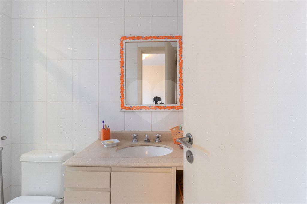 Apartamento à venda com 4 quartos, sendo 2 suítes,  em Alto de Pinheiros, São Paulo, SP