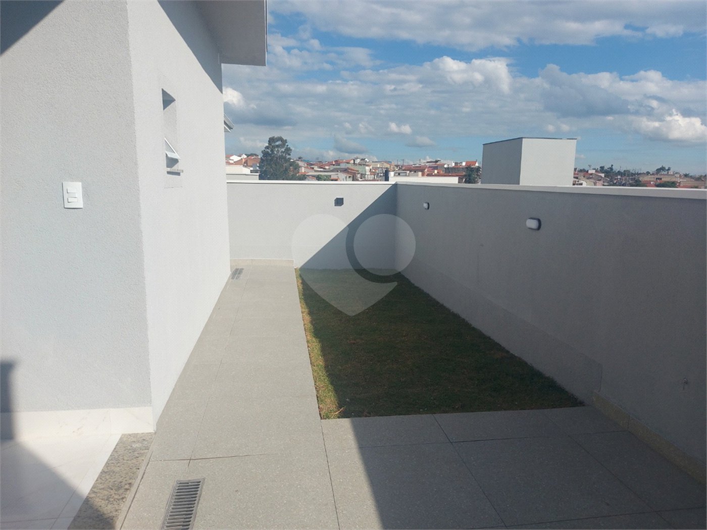Casa à venda com 3 quartos, sendo 1 suíte,  no condomínio Gardenville, Itu - SP