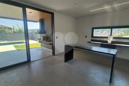 Casa à venda com 3 suítes no condomínio Recanto dos Paturis, Vinhedo - SP
