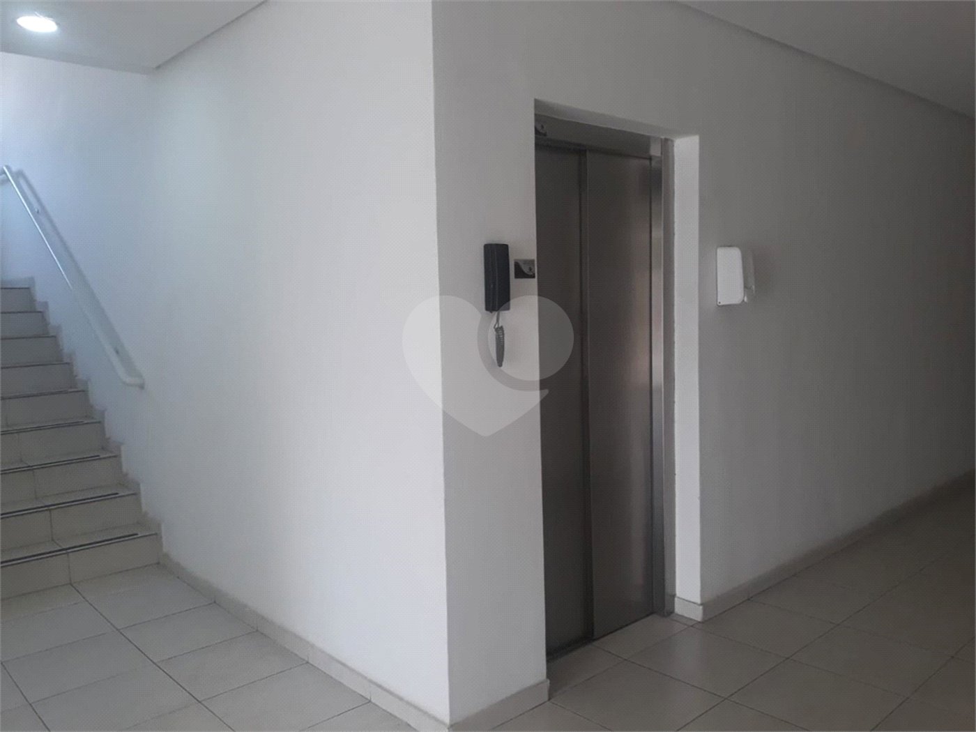 Apartamento à venda ou para alugar com 2 quartos, sendo 1 suíte,  em Vila Santa Isabel, São Roque, SP